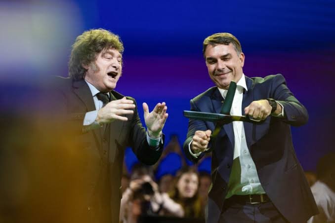Milei felicitó a Flávio Bolsonaro por su triunfo en Brasil y destacó las posibilidades de cooperación bilateral